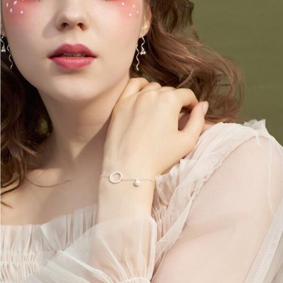 925 Sterling Silver Diamond Circle Pearl Bracelet - Picture 3 of 8